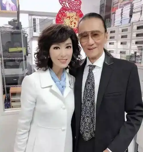 与成龙同居后两人分手,照顾患癌男友十几年如一日,今成了这样_米雪