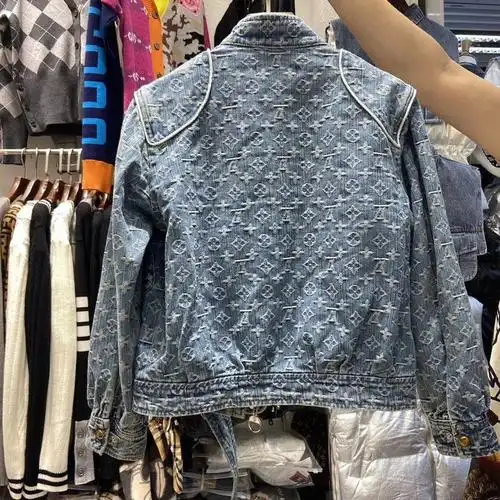 点此购买 lv女款老花牛仔夹克外套 诱160908