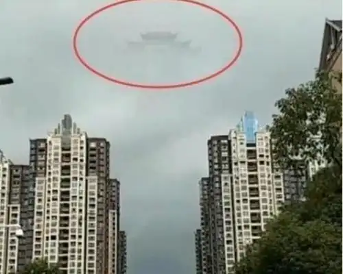河北上空出现异象,游客拍到了南天门,平行宇宙真实存在吗?