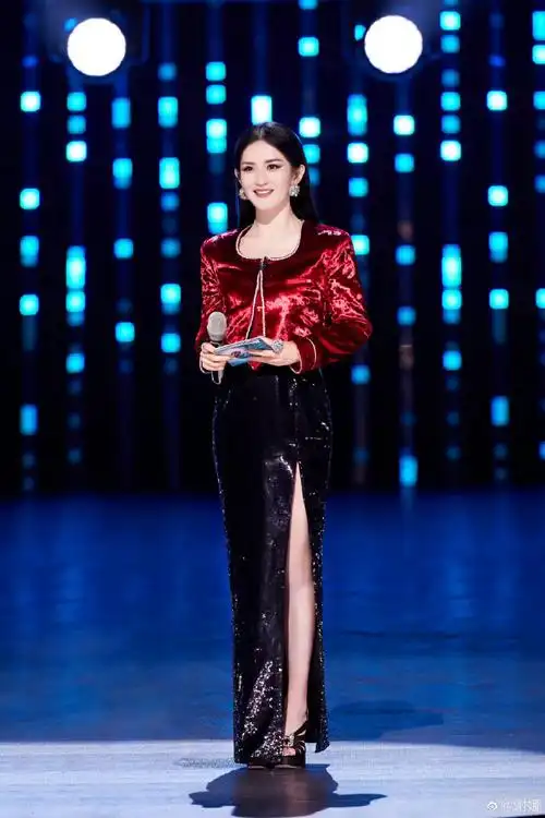 谢娜乘风破浪金色礼服造型