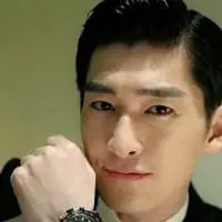 张翰微信头像图片 黑色西装演绎型男