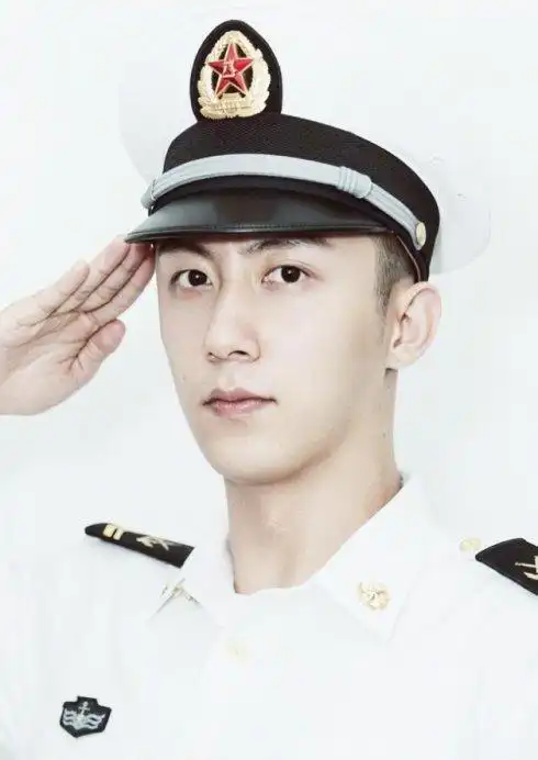 他凭网剧上瘾一夜成名红海行动演狙击手顾顺再圈粉