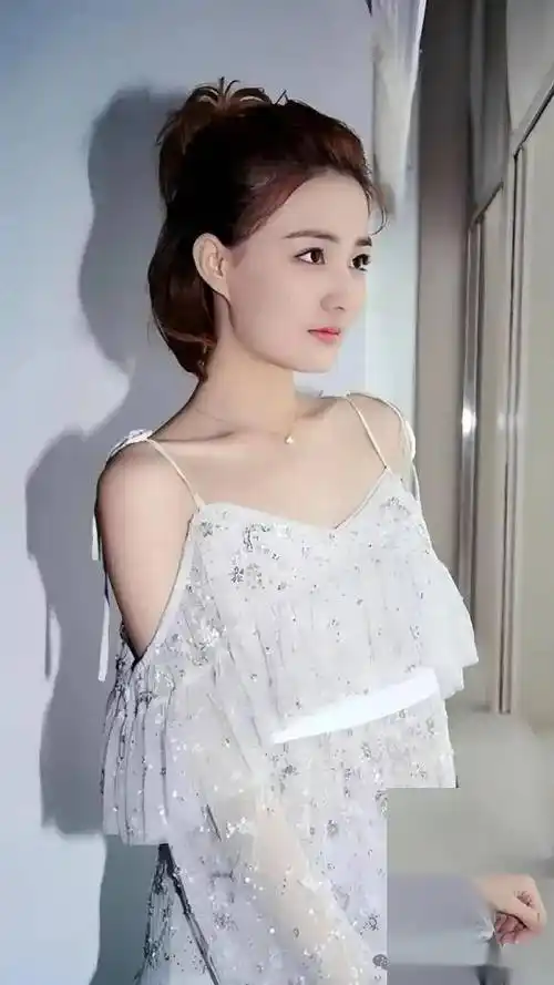 迪丽热巴,这颜值是真的绝!