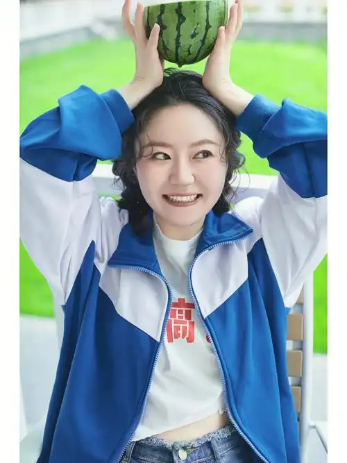 校服毕业照拍照姿势与发型推荐