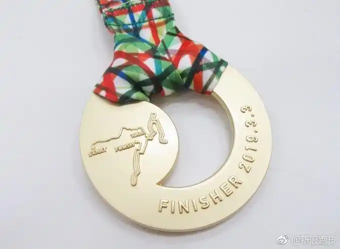东京马拉松,奖牌来了.像不像开瓶器?