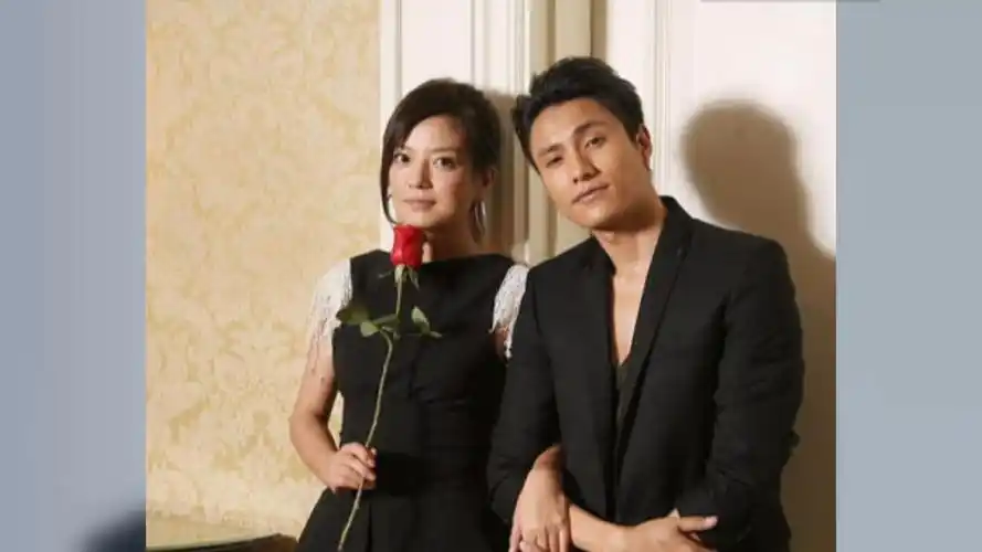 赵薇陈坤心有灵犀前后脚发博,但两人的微博都充满淡淡的伤感?