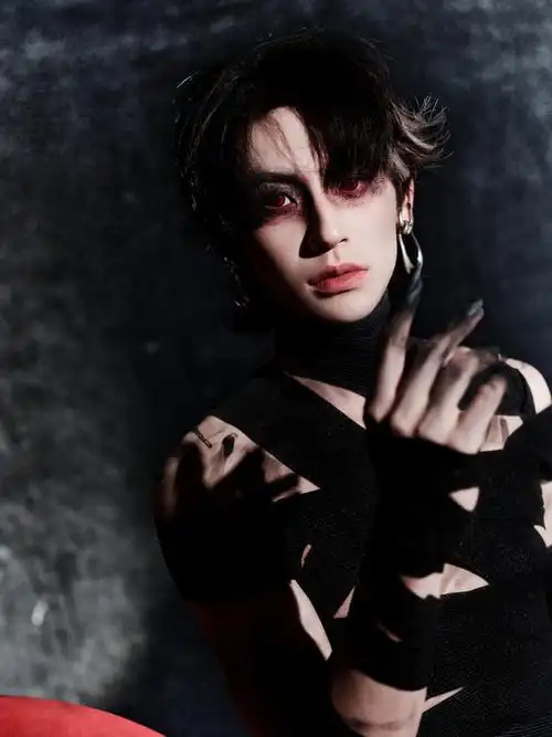 小鬼顺着网线看到网友扁桃体