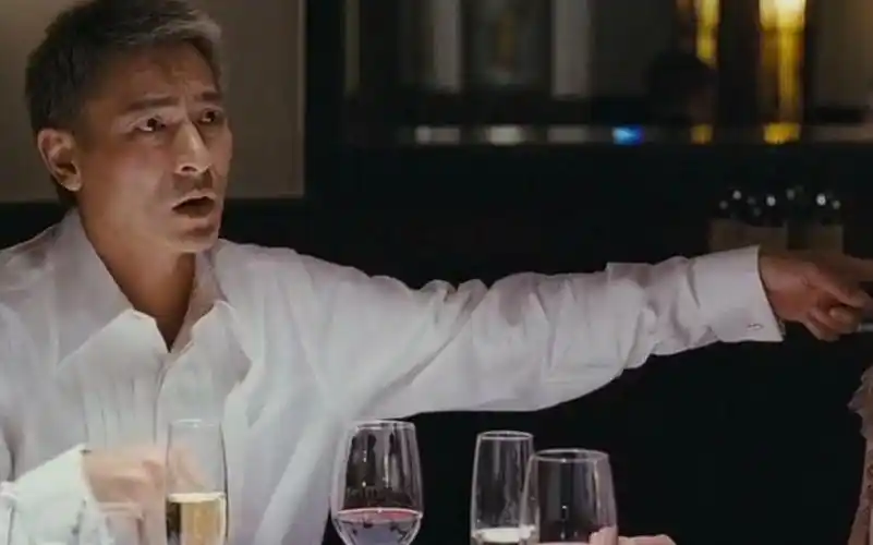 饭店鱼子酱太贵,秤量计费,刘德华大发雷霆要求每人一罐