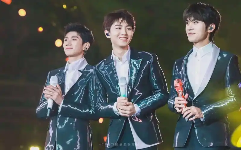 【tfboys三小只合体送新年祝福啦~】