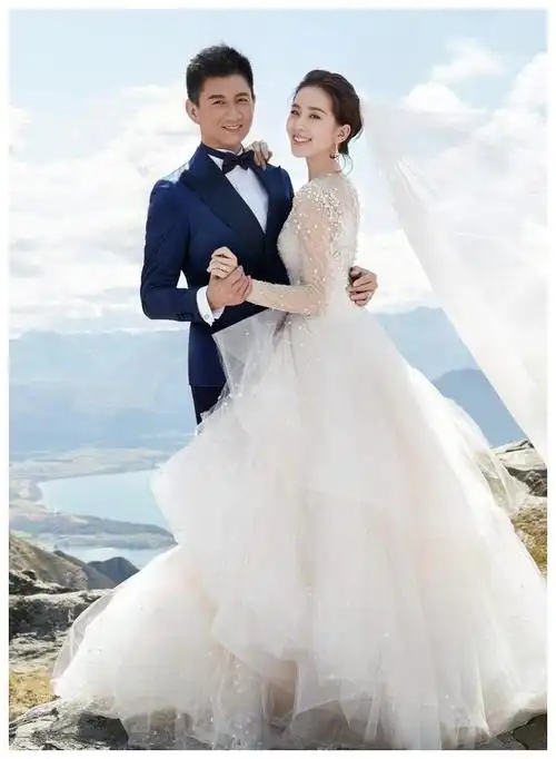 明星的婚纱照风格迥异,刘诗诗仙气十足,唐艺昕古灵精怪__财经头条