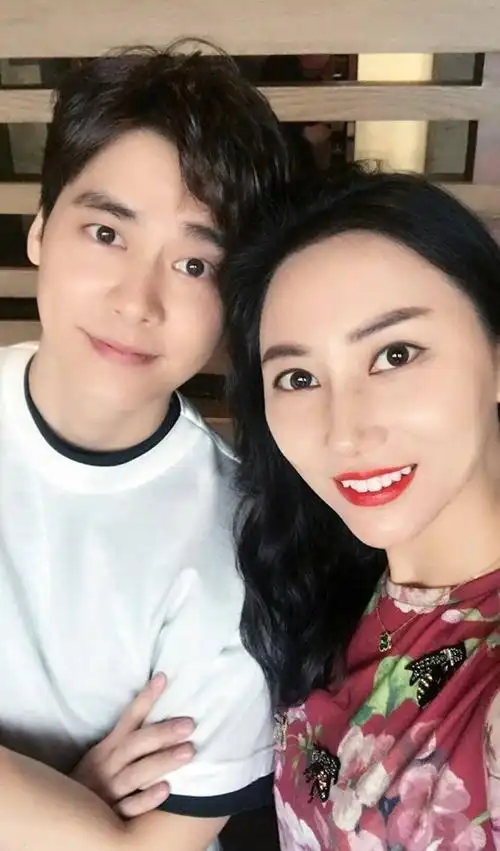 李易峰晒同学合影,粉丝调侃成亮点!