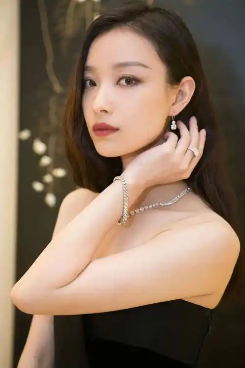 十大媚骨天成的美女红星!她们的性感风情太惊艳了 _明星_舞儿网