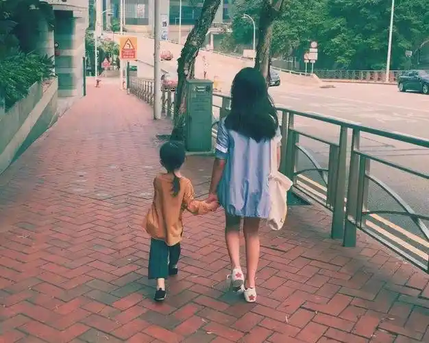 同是"姐姐要让着妹妹",黄磊家姐妹关系却很好,懂得平衡很重要