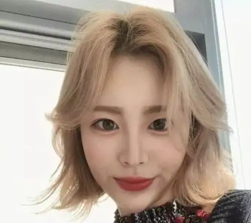 美发丨网红八字刘海怎么剪!方脸高颧骨女生秒变瓜子脸