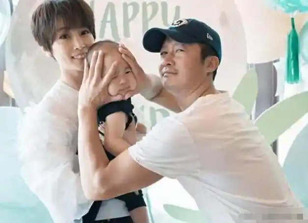 包贝尔女儿叫包饺子,吴京儿子叫吴所畏,赵丽颖的儿子叫啥?