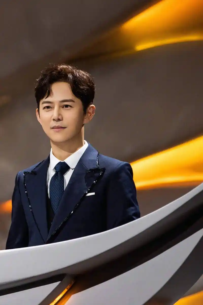 《时光音乐会2》最后三期:9位飞行,何炅,张栋梁回归,周深不舍 - 风君