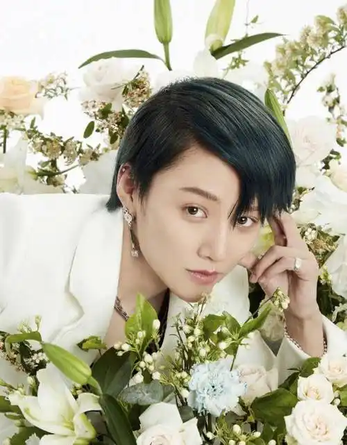 原创刘雨昕的裸眼妆虞书欣的上扬眼线都敌不过赵小棠的蓝色眼影