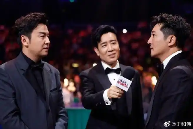 于和伟晒与胡歌雷佳音同框照##于和伟的脸vs雷佳音的脸