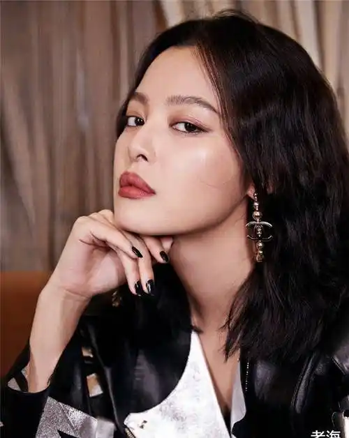 辛芷蕾晒漏洞装照片,称别问冷不冷,陈坤质疑后被她机智反问!