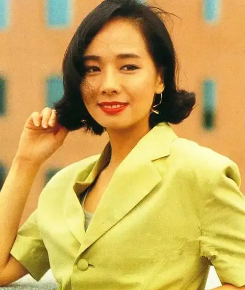 毛舜筠一家出国度假!2个女儿罕露面美貌出众,曾认张国荣当舅舅