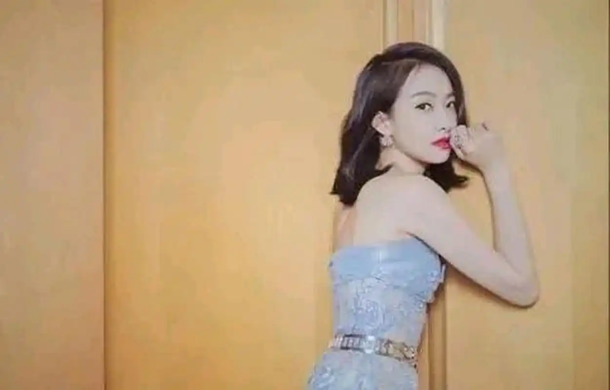 起因是陈伟霆当天在微博中写道:"谢谢你有你,我用一生去遇见你.