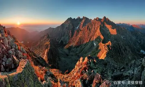 这座山峰山体挺拔,风景很特别,大山的美厚重而秀丽.