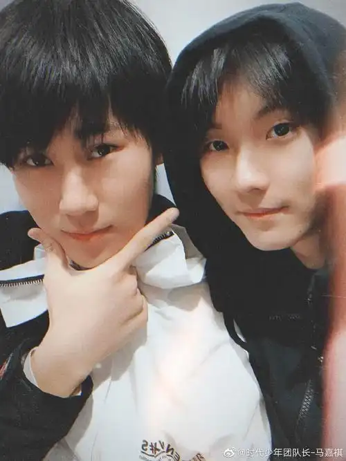 马嘉祺为什么叫郑州蛊王,他双胞胎哥哥马嘉诚照片来了