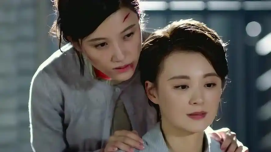 《红蔷薇》夏雨竹临死前好好打扮一番,毛林林触景生情悲痛大哭!