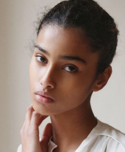 黑皮肤的人怎么穿显白