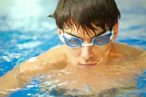 游泳的男士图片 - 第6张