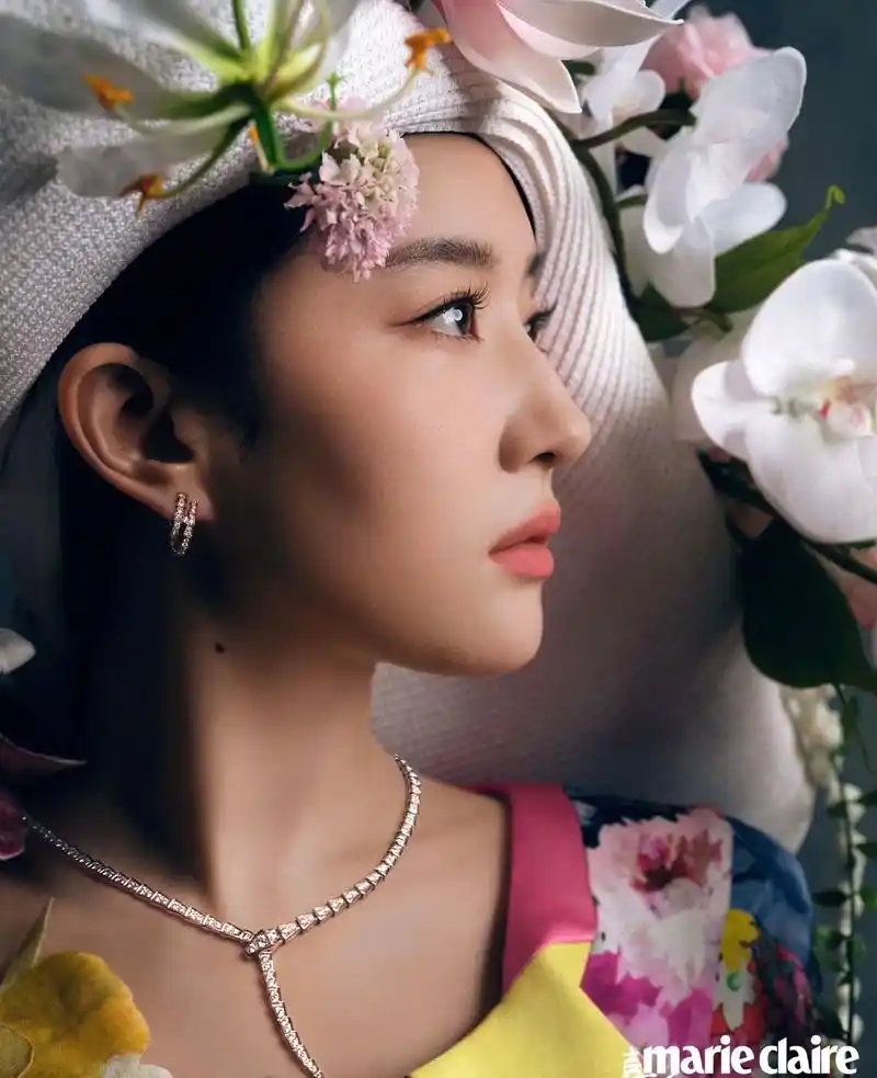 刘亦菲春日繁花大片.#刘亦菲 登嘉人三月刊封面,太美啦! - 抖音