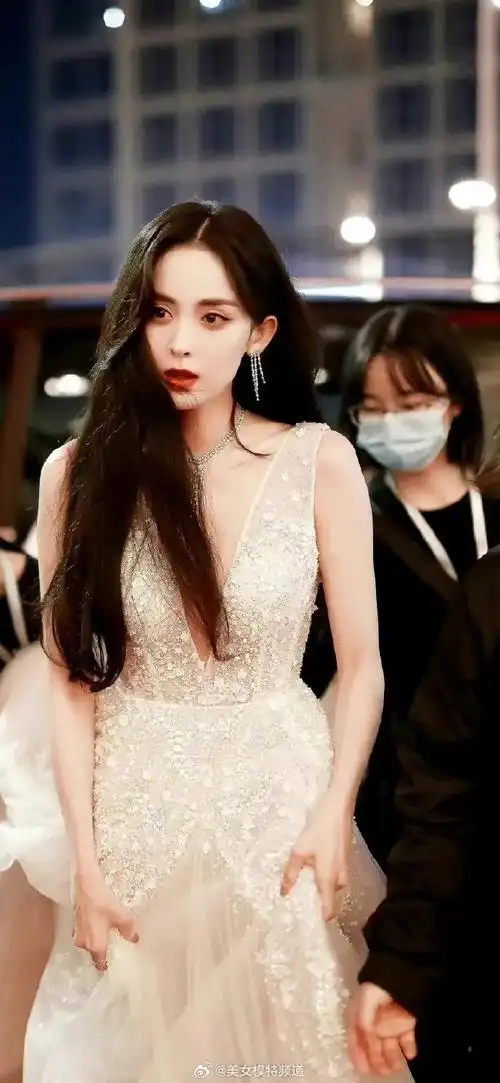 古力娜扎红毯造型生图