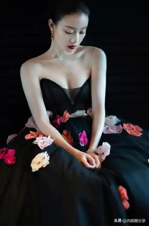 倪妮个人资料介绍: 34岁魅力十足的倪妮,身材火辣性感迷人