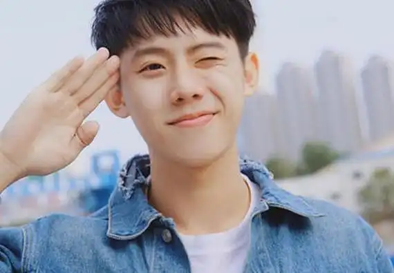 最新00后人气男明星top10易烊千玺上榜第四呆萌又可爱