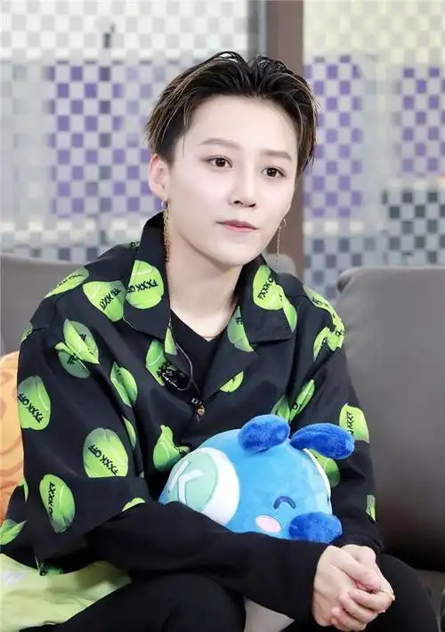 就是街舞》刘雨昕做客酷狗直播疯狂爆料_网易订阅