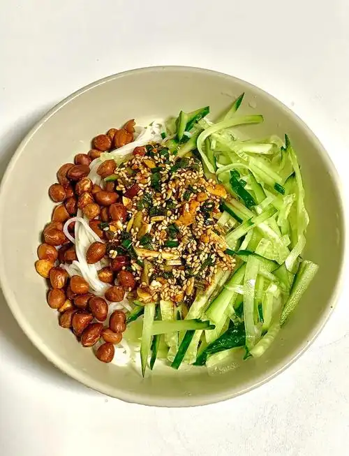 五分钟搞定!酸辣爽口凉拌面教程