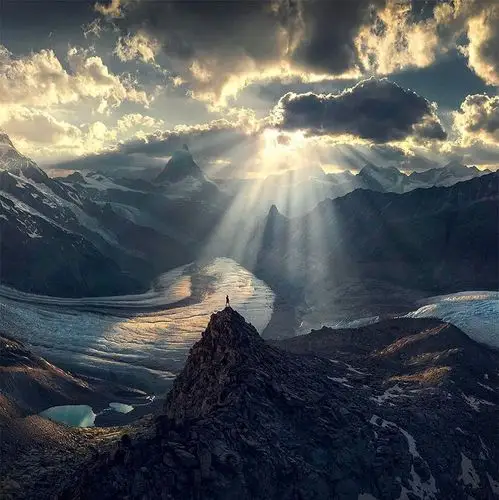 雄浑壮阔的自然景观 领略天地间的壮丽山河