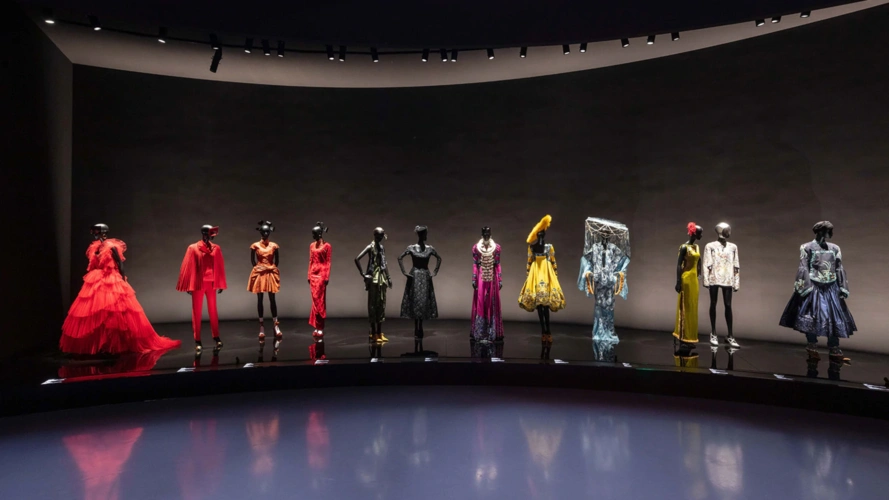 明星都没有的带货能力 疫情后奢侈品消费是如何"报复"的?