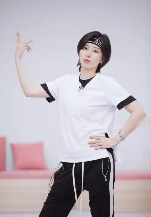 > 李斯丹妮《乘风破浪的姐姐》第二期剧照图片(2/4)