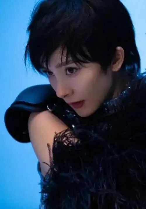 有种整容叫杨幂剪短发本以为会很丑结果全网沦陷