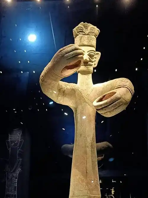 三星堆,青铜大立人像:神秘手势揭开千年谜团?_姿势_雕像_古代