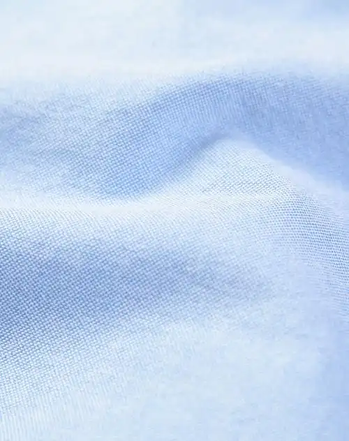 男童淡蓝色衬衫