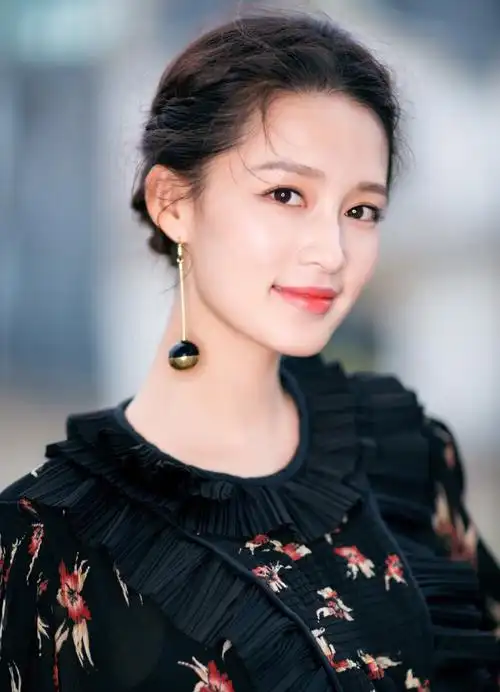 美图系列##李沁##李沁巴黎时装周# @李沁 巴黎时装周观秀第二场