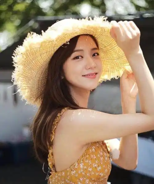 身高162cm的blackpinkjisoo气质清丽7个女友风休闲造型