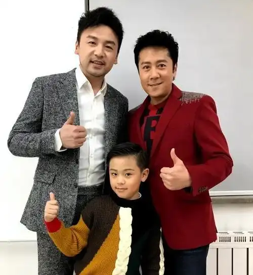 55岁蔡国庆传喜讯,意外暴露自己还有一个小儿子,令人措手不及