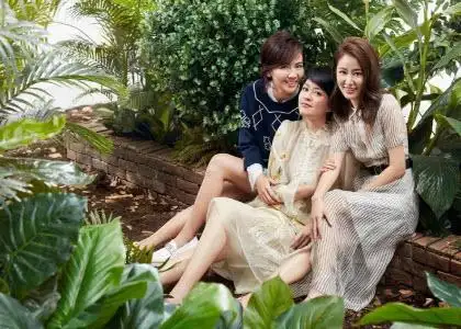 刘涛林心如梁咏琪三美再同框 合拍时尚大片写真集