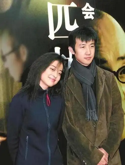 30年前春晚站在朱时茂旁边的女孩,如今火得一塌糊涂,她是谁呢?