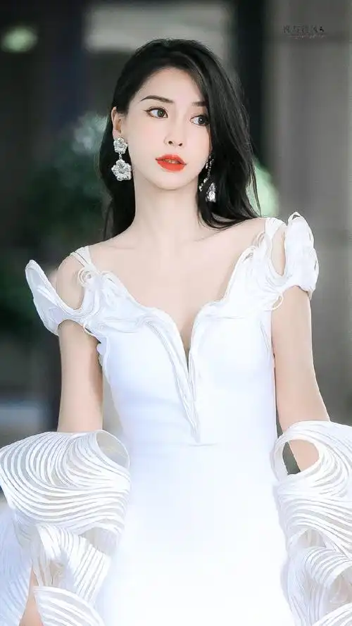 angelababy金像奖红毯##angelababy说小海绵只怕她