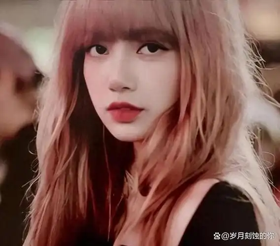 总的来说,lisa作为一个曾经的亚洲顶流女团成员,在一场疯马秀之后经历