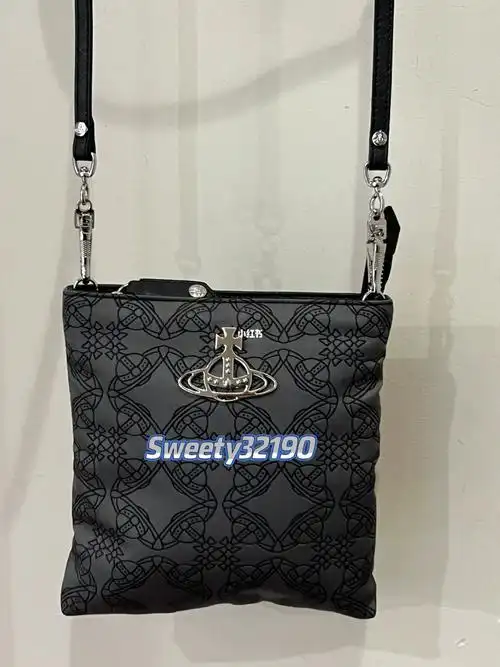 复古老花斜挎包,轻便 易打理,简单耐看#viviennewestwood  #西太后